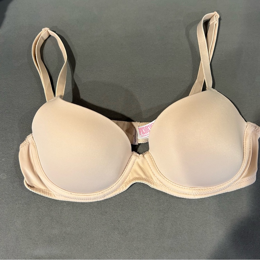 PINK - Victoria Secrets - Wear Everywhere Lightly Lined w/ Underwire - Size 32A